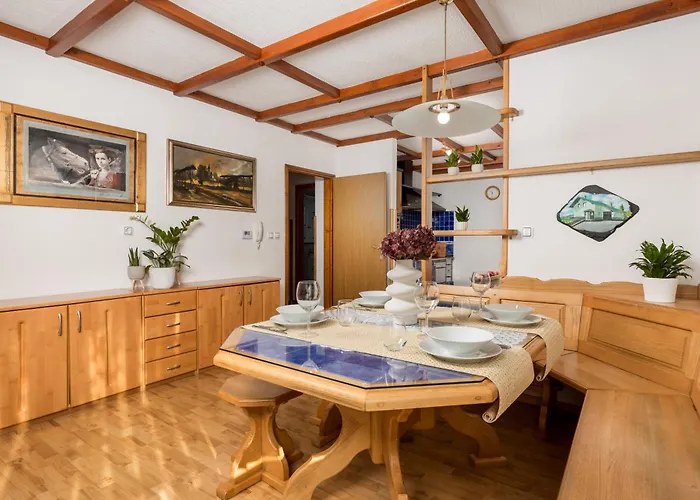 Feriehus & Kozji Vrh Cabar